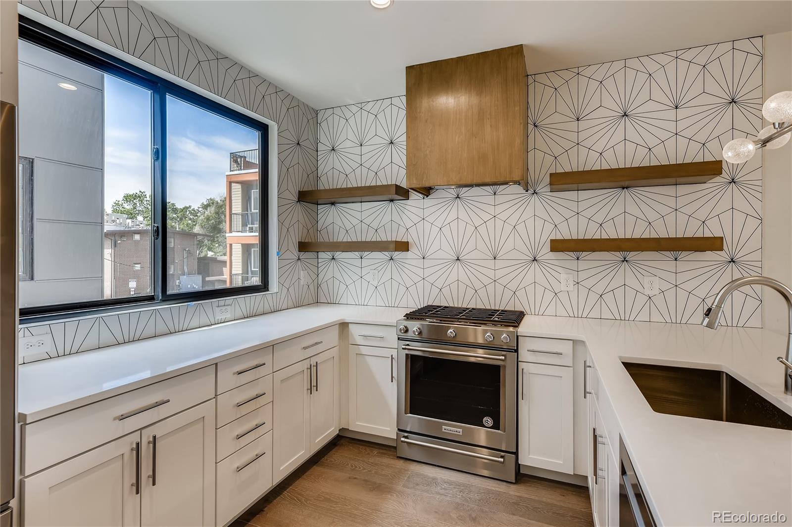 Stunning 2 Bedroom Townhome in Observatory Park!
