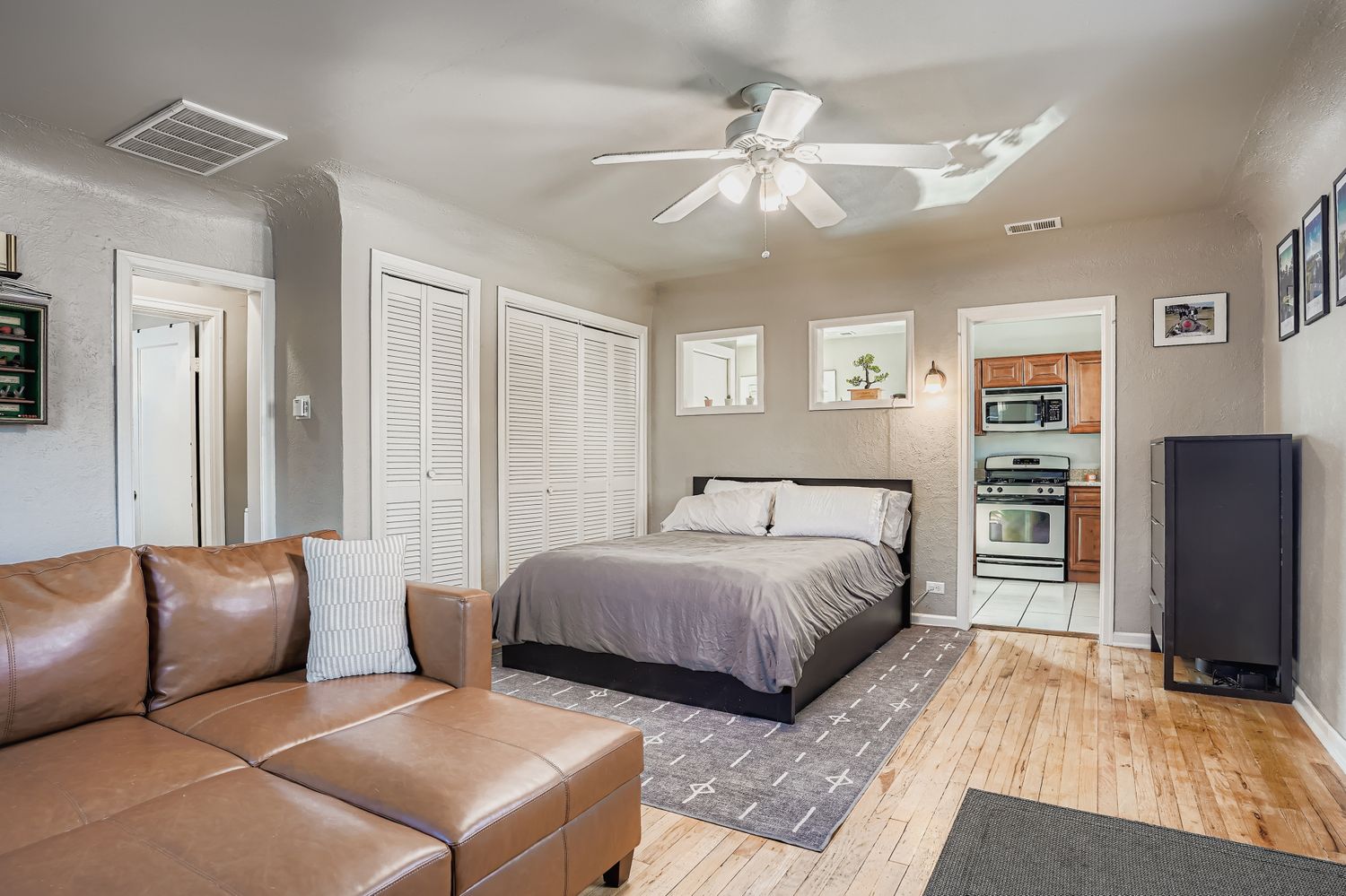 Studio with Garage Parking and Private Yard in Prime DU Location