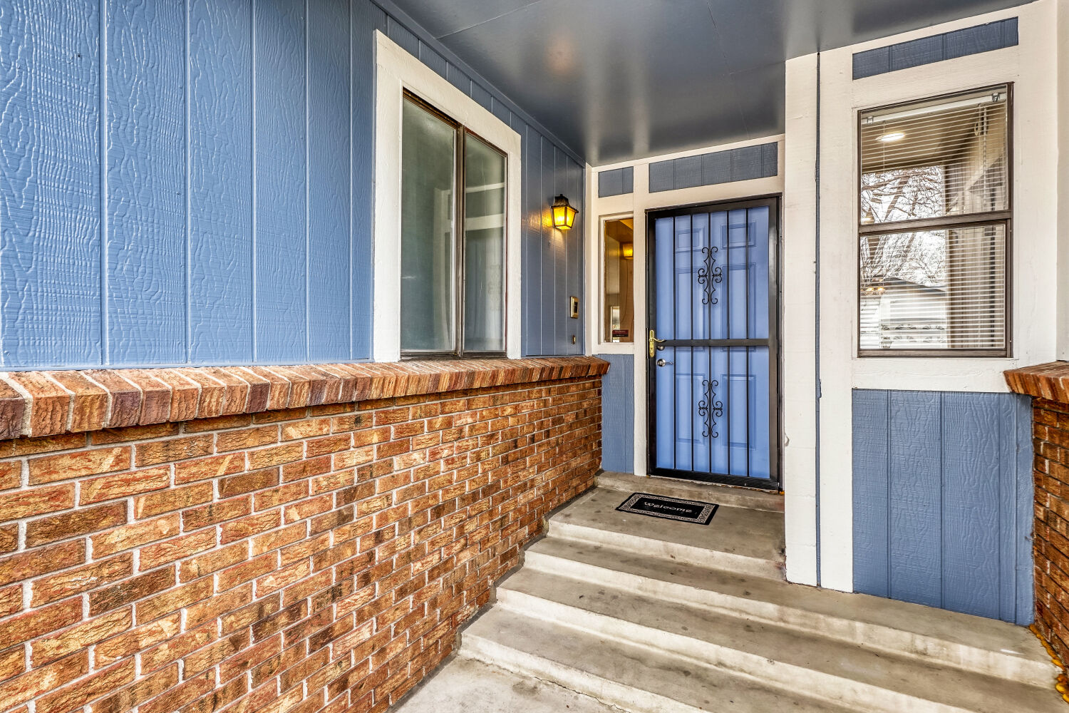 Beautifully Renovated Home in Aurora – Modern Updates Throughout